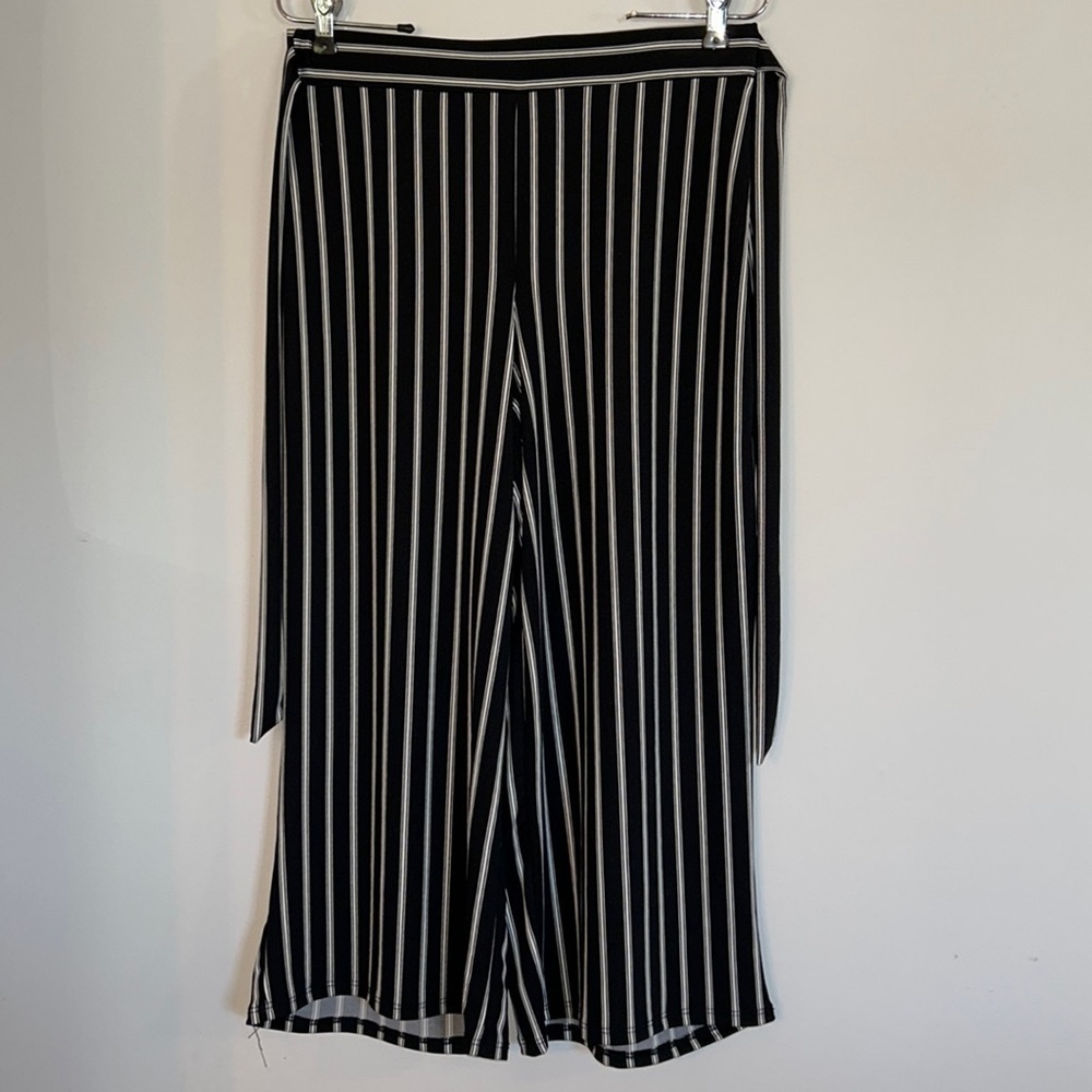 No Comment Striped Capris Size Medium